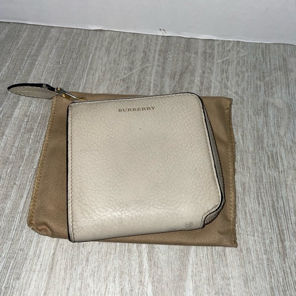 Authentic BURBERRY 2 leather compact wallets with cards, duster and certificate - Picture 12 of 14